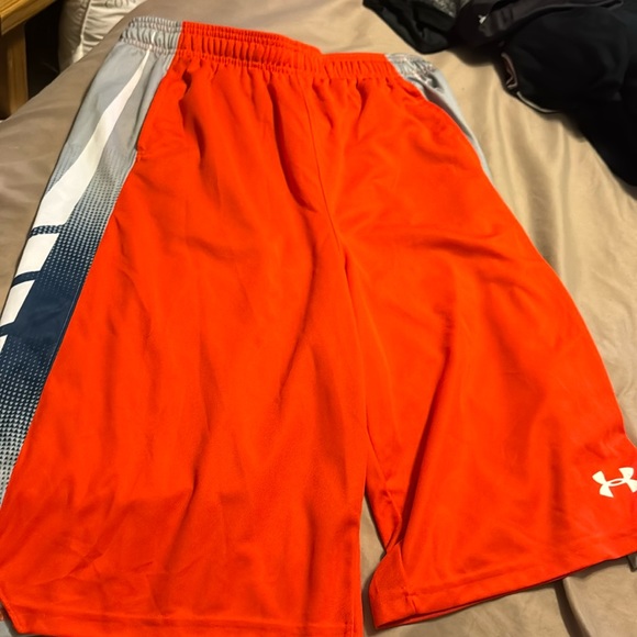 Boys XL Under Armour shorts! - Picture 1 of 6